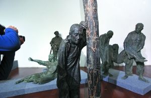 完整版“收租院”首度进京 免费对公众开放 完整版“收租院”首度进京 免费对公众开放