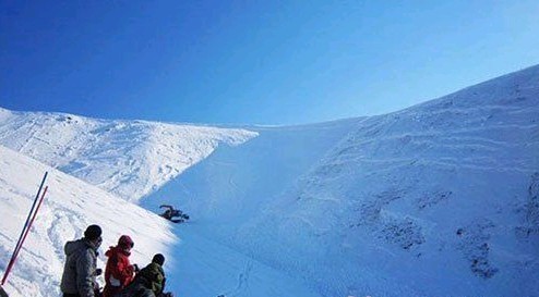 新疆发生雪崩 新疆阿勒泰滑雪场发生雪崩 一人遇难